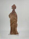 Tanagrina muliebre stante, III sec.a.C., area Magna Grecia, courtesy of Archeo Gallery