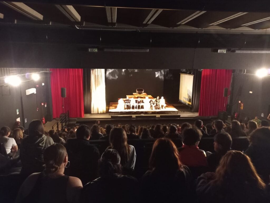 A Bari c’è un teatro di periferia che fa il tutto esaurito ogni sera. Storia del Kismet