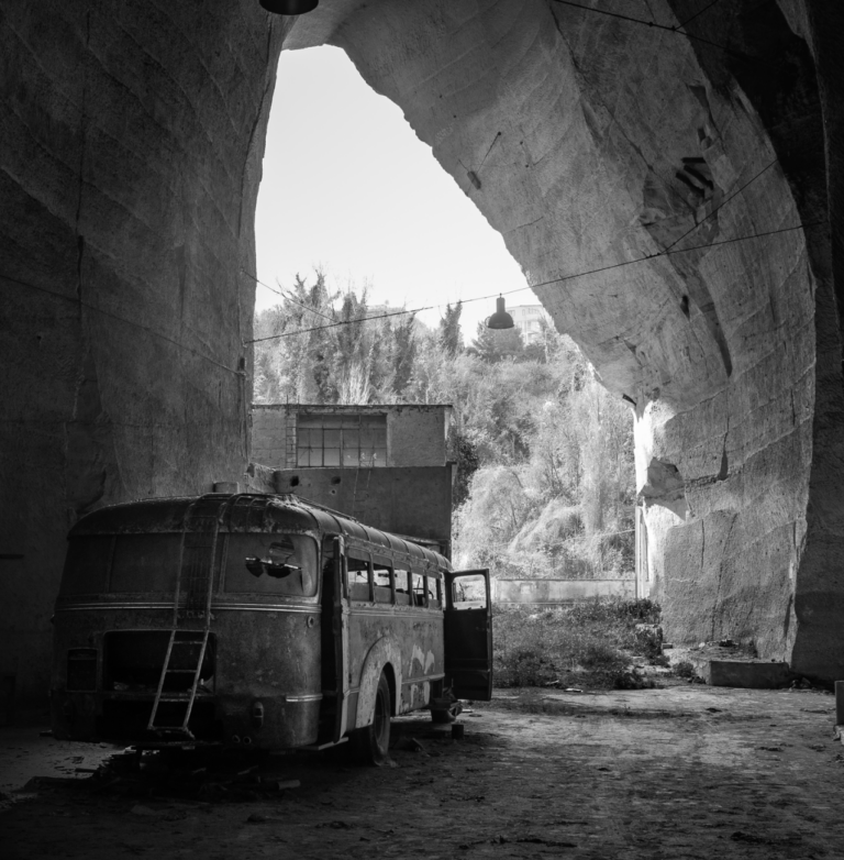 23caveat andrea martino Napoli è costruita su delle cave meravigliose (e spesso abbandonate). Le racconta un progetto fotografico