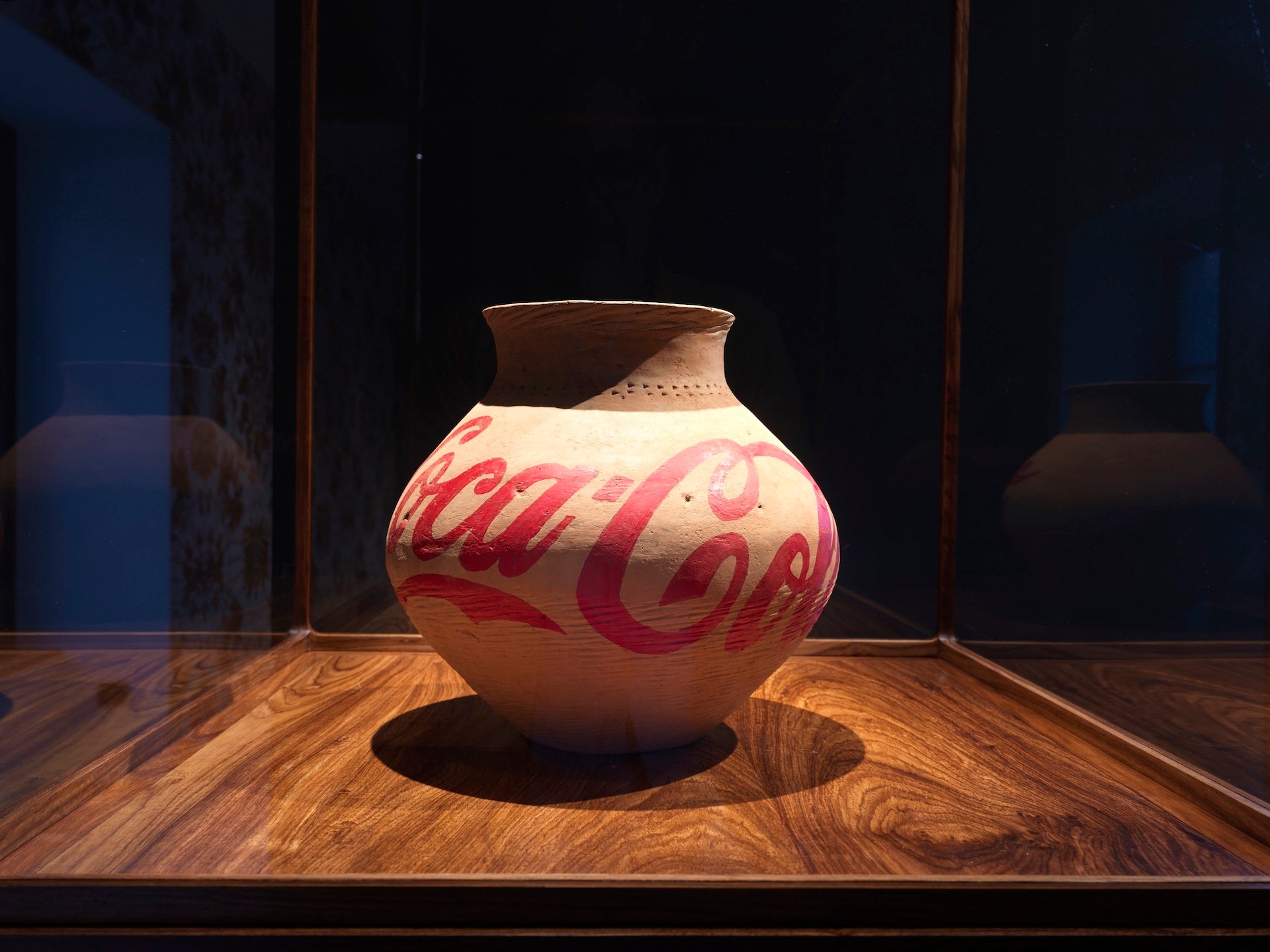 Ai Weiwei, Han Dynasty Um with Coca-Cola Logo, 2015. Photo O™ Landes-Kultur GmbH, Michael Maritsch