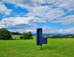 ancora un divano scultura di markus muller a basel social club A Basilea puoi visitare una fiera in campagna mentre raccogli le fragole in un campo