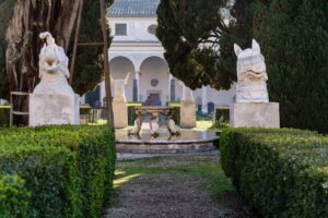Elisabetta Benassi - Camelopardalis (testa di Michelangelo)
