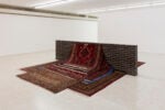 Elisabetta Benassi , Shadow Work, 2017, Mattoni, malta, tappeti : Bricks, mortar, carpets, Collezione Maramotti, Reggio Emilia. Courtesy of the artist and Collezione Maramotti, Reggio Emilia