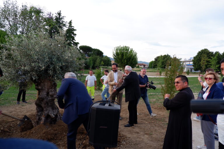 Inaugurazione del Bosco delle Neofite, Prato, 2024. Photo @2024 Associazione Arte Continua