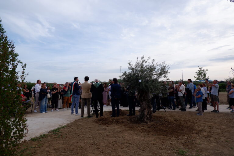 Inaugurazione del Bosco delle Neofite, Prato, 2024. Photo @2024 Associazione Arte Continua