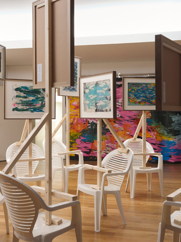 04 installation view oscar murillo together in our spirits fundacao serralves porto portugal 30 november 2023 28 may 2024 photo by tim bowditch courtesy the artist copyright c oscar murillo La Turbine Hall della Tate Modern di Londra si trasforma in un enorme giardino