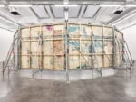05 installation view oscar murillo masses wiels brussels belgium 2 february 2024 26 april 2024 photo by reinis lismanis courtesy the artist copyright c oscar murillo La Turbine Hall della Tate Modern di Londra si trasforma in un enorme giardino 