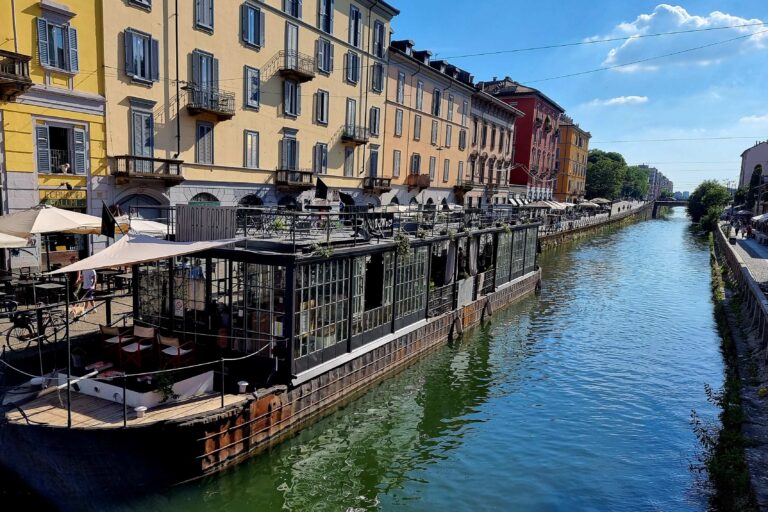 20240616174413201814 Il negozio di arredamento più affascinante di Milano trasloca in una chiatta sul Naviglio