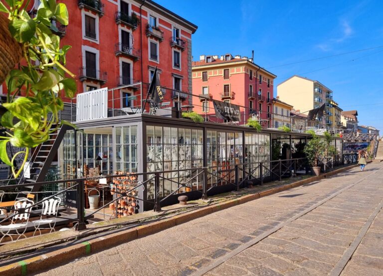 20240616175518201809 Il negozio di arredamento più affascinante di Milano trasloca in una chiatta sul Naviglio