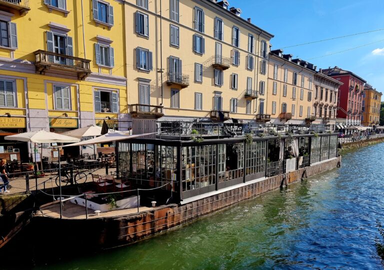20240616175846 Il negozio di arredamento più affascinante di Milano trasloca in una chiatta sul Naviglio