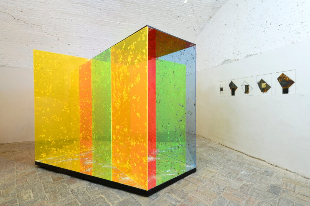 Alfredo Pirri, Compagni e Angeli – per Città Sant’Angelo, 2024, courtesy Museolaboratorio. Foto Giorgio Benni.