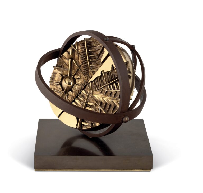 Arnaldo Pomodoro, Giroscopio, 1996. Courtesy Cambi Casa d’Aste