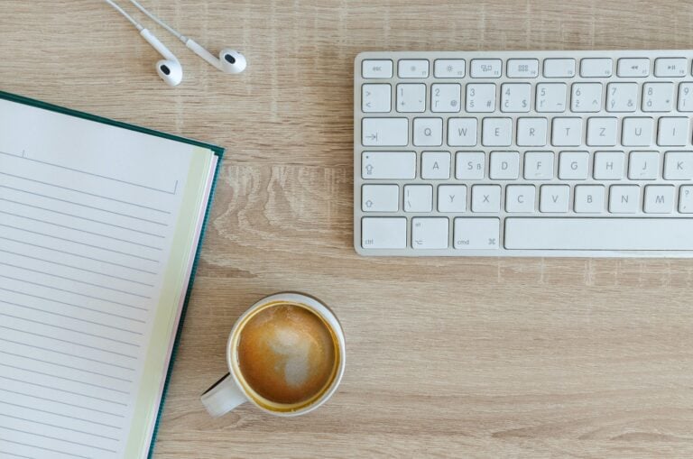 Come la rivoluzione tecnologica e i social modificano lingua e scrittura