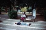 Francesco Alberico, Un sacchetto di noci in cambio di un sogno, 2021, documentazione fotografica della performance. Courtesy l’artista
