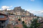il castello orsini a soriano nel cimino ph featuredpics In un castello medievale della Tuscia 6 artiste contemporanee reinterpretano gli stendardi