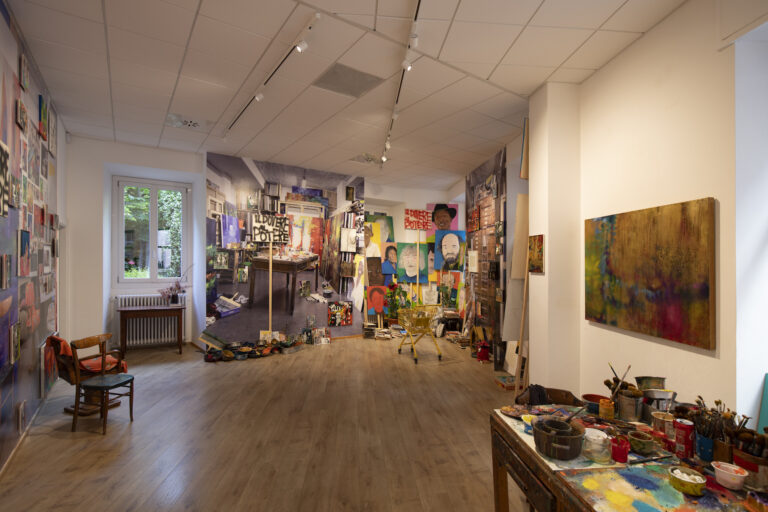 Marco Cingolani, Atelier du peintre, installation view at Galleria Gaburro, Milano, 2024. Photo Anna Pendoli