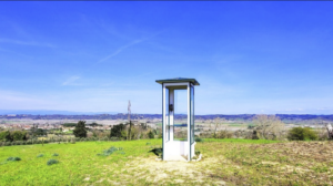 A Pisa e Treviso esistono delle cabine telefoniche per parlare con se stessi e con chi ci ha lasciato