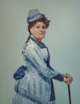 1. Ritratto di Caroline Kennard nata Smith (1827-1907), botanica e sostenitrice americana dei diritti delle donne. Nel 1881, accusò Darwin di aver affermato che le donne erano inferiori agli uomini. La modella è Gina Rippon, professoressa emerita di neuroimaging cognitivo presso l'Aston Brain Centre (Birmingham, Regno Unito), il cui lavoro sfida il mito secondo cui i divari di genere sono collegati a differenze "essenziali" tra il cervello femminile e quello maschile