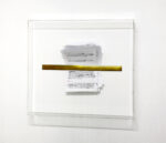 Behind words. One hour memory exercise, 2003, 21 fogli dattiloscritti formato A4 con correzioni autografe dell'artista Richard Nonas, barra in ottone, Photo Archivio Alice Guareschi