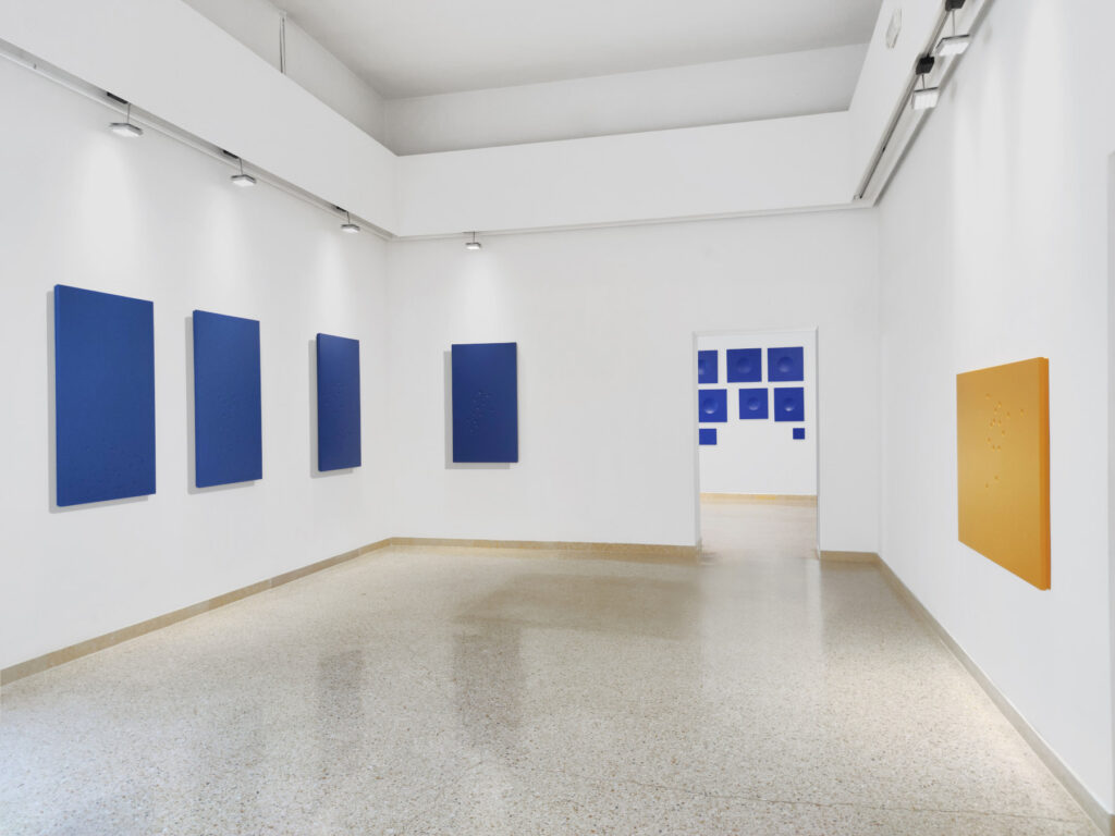 diego esposito lvx illvminat lvcem 2024 installation view foto bruno bani L'arte intima di Diego Esposito in una mostra diffusa tra i siti culturali di Teramo