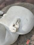 La scultura di Jago "Look Down" danneggiata