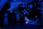 Ptuj, Slovenia. La mostra centrale di Art Stays, Prostor The Space, è allestita presso la Galleria civica di Ptuj Nella foto l'installazione Deep Blue