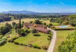 10 agnelli piaggio estate courtesy of lionard In vendita a 16 milioni la tenuta toscana dei Piaggio progettata da Ammanati