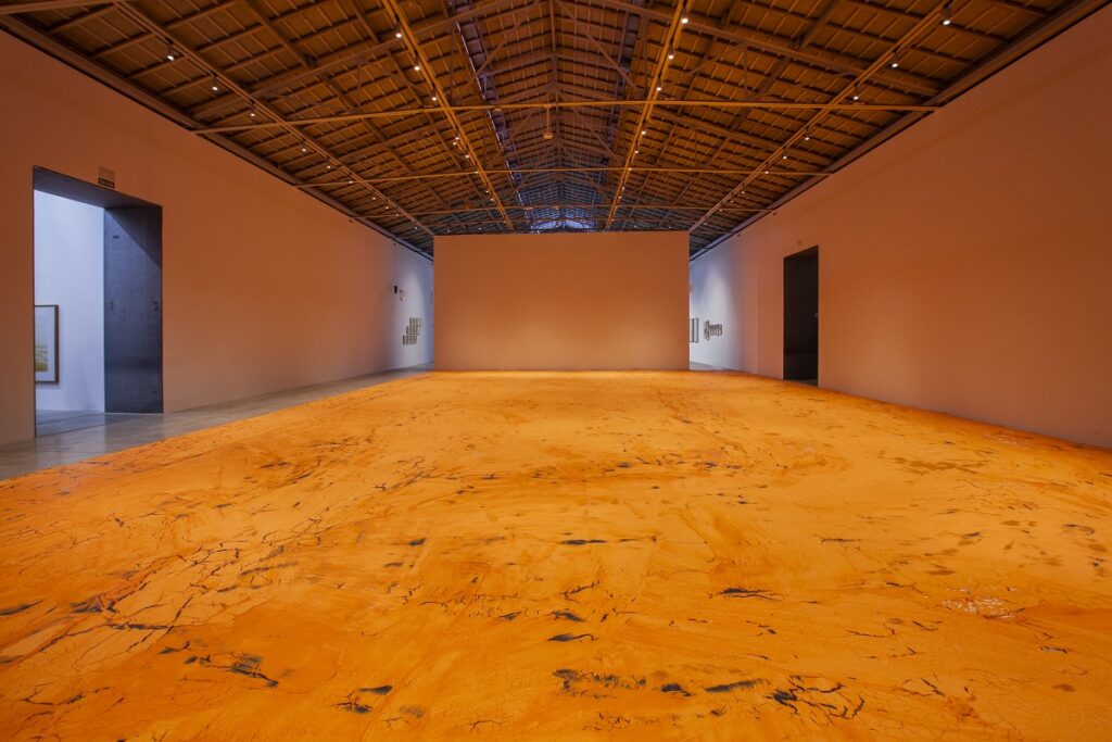 Habitar el color [Habitar el color - Inhabiting Colour], 2015 (2023). Courtesy Carlos Bunga - Bombas Gens Centre d'Art. Photo Mario Zamora