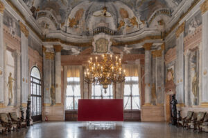 Le sculture monumentali di Loris Cecchini in mostra a Ca’ Rezzonico di Venezia