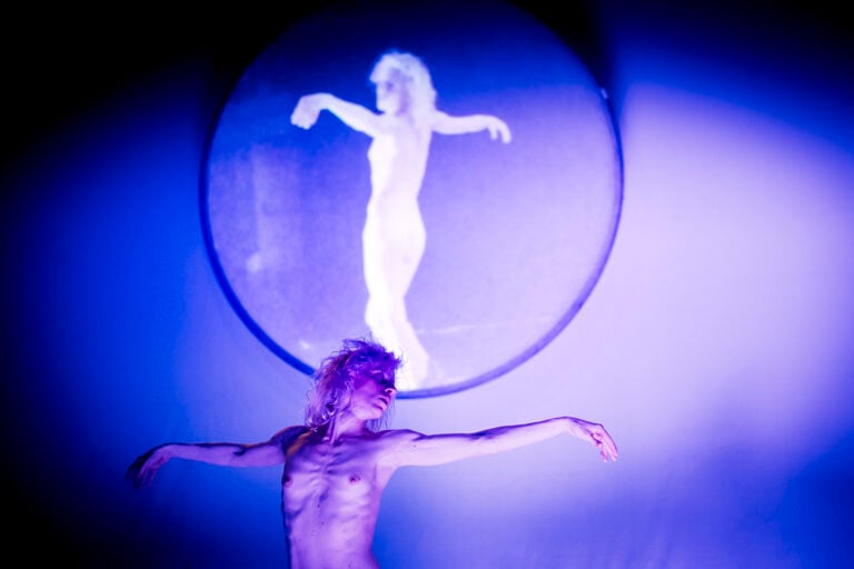Il futuro è pericoloso. Lo dicono i nostri corpi (e l’arte lo conferma)