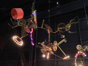 L’artista del movimento Jean Tinguely in mostra a Milano tra composizioni e scomposizioni
