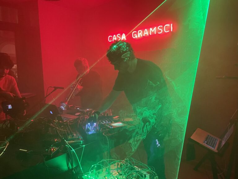 Performance di Paolo Dellapiana e Giorgio Li Calzi a Casa Gramsci, foto Claudia Giraud