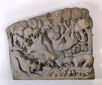 Glauco Matteucci, Lotta nel bosco, 1993, Pietra arenaria, 52 x 62 x 7 cm Luogo di conservazione BCC Metauro – Filale di Mercatello sul Metauro, piazza San Francesco 5, Mercatello sul Metauro (PU)