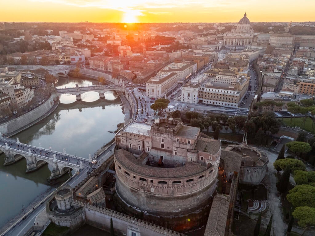 a-roma-riapre-il-passetto-di-borgo-che-collegava-vaticano-e-castel-sant