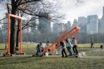 Lifting the gates’ vinyl frames New York City, February 2005 —Photo: Wolfgang Volz © 2005 Christo and Jeanne-Claude Foundation