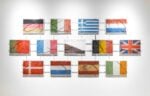 EC Flag Ant Farm, 1992, Formiche, sabbia colorata, scatole di plastica, tubi e condutture di plastica 13 scatole, 32 x 48 cm (ciascuna) Veduta dell'installazione, Galleria Ghislaine Hussenot, Parigi, 1992 Foto YANAGI STUDIO Collezione Benesse Holdings, Inc., Okayama