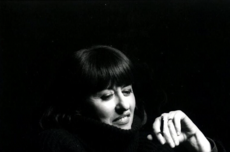 La giornalista-curatrice Cloe Piccoli racconta il lavoro della mamma artista-ceramista Rosanna Bianchi Piccoli da un anno scomparsa