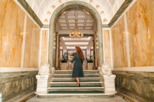 Gli hotel più spettacolari si trasformano in spazi per eventi. Il progetto RaЯe di Hilton