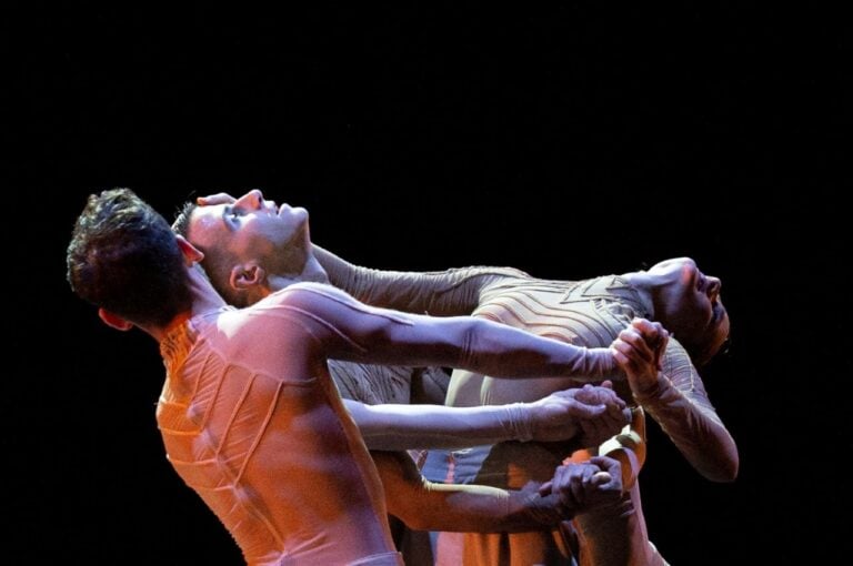 Fisicità ed emozioni si fondono in uno spettacolo di danza in scena a Cremona 
