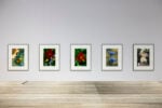 Immagine della mostra “Typologien: Photography in 20th-century Germany”, Curata da Susanne Pfeffer Foto: Roberto Marossi, Courtesy Fondazione Prada Thomas Struth Small Closed Sunflower - No° 18, Winterthur 1992 [Piccolo girasole chiuso - n. 18, Winterthur 1992] Stampa cromogenica / C-print Viehof Collection Thomas Struth Single Dark Red Tulip, No° 31, Düsseldorf 1993 [Tulipano rosso scuro - n. 31, Düsseldorf 1993] Stampa cromogenica / C-print Courtesy of the artist Thomas Struth Single Orange-Violet Tulip - No° 30, Winterthur 1992 [Tulipano arancio-viola - n. 30, Winterthur 1992] Stampa cromogenica / C-print Courtesy of the artist Thomas Struth Single Red Lily - No° 51, Düsseldorf 1993 [Giglio rosso - n. 51, Düsseldorf 1993] Stampa cromogenica / C-print Viehof Collection Thomas Struth Two Cornflowers - No° 63, Düsseldorf 1993 [Due fiordalisi - n. 63, Düsseldorf 1993] Stampa cromogenica / C-print Viehof Collection