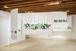 Ricamare il tempo. La mostra di Barbara Prenka a Venezia 