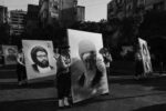 Beirut, Libano, 1/8/2024. Immagini dei leader sciiti vengono portate in parata dall'ala giovanile di Hezbollah durante i funerali di Fuad Shukr, un alto comandante della milizia ucciso a Beirut in un raid aereo dell'esercito israeliano. Photo Lorenzo Tugnoli