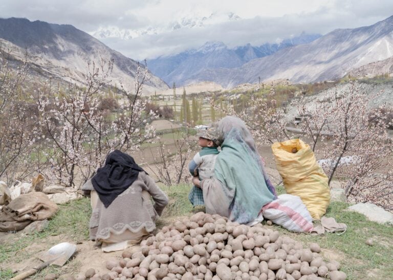 Tra fotografia e impegno sociale: il progetto Khatoon indaga il ruolo della donna in Pakistan