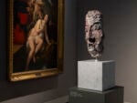 Anna Boghiguian, “The four faces of a man”, GAM, Galleria d’Arte Moderna, Milano, 2025. Courtesy l’artista, Fondazione Henraux e GAM, Galleria d’Arte Moderna. Foto Nicola Gnesi