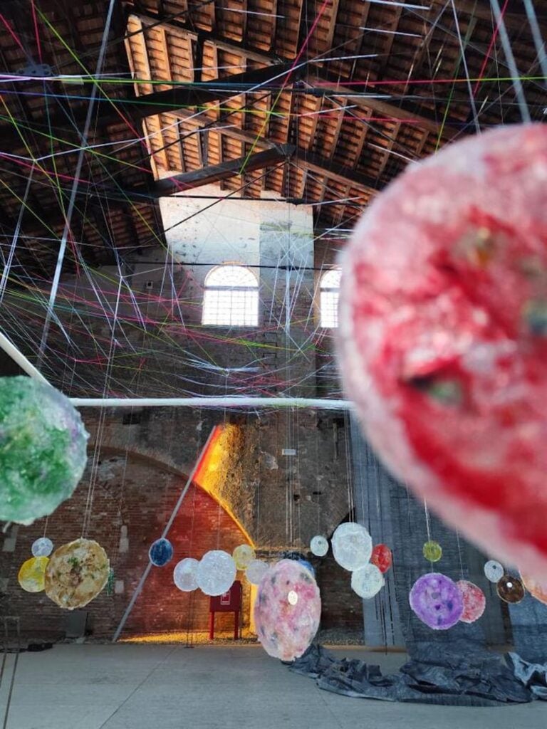 Francesca Casale Sensu, Pianeti Olfattivi, 2024, installazione, dimensioni variabili