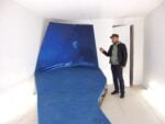 Francesco Albano davanti alla sua installazione allo spazio espositivo, Palermo, 2025