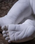 Jago, Look down, 2020, marmo Danby (particolare)