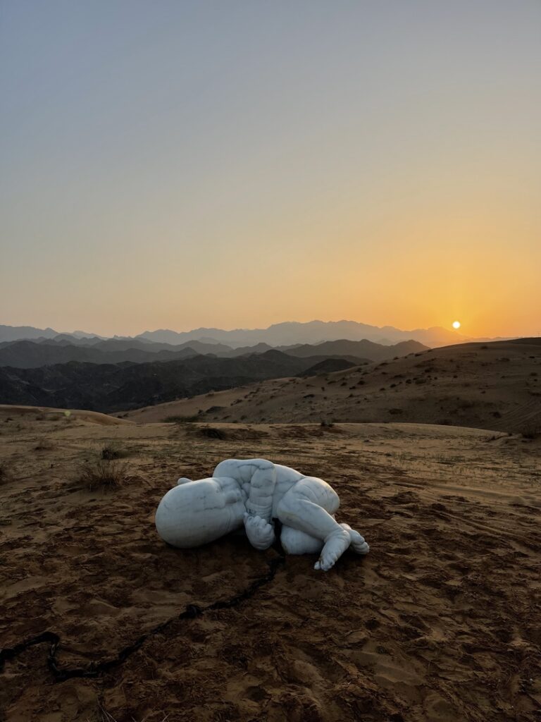 Jago, Look down negli Emirati Arabi