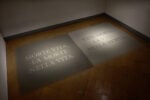 Maria Elisabetta Novello, Morte vita, - la morte nella vita. - Vita morte, - la vita nella morte:, 2025, Installazione cenere, Courtesy l’artista e Galleria Fumagalli, Milano, Foto Pierluigi Buttò