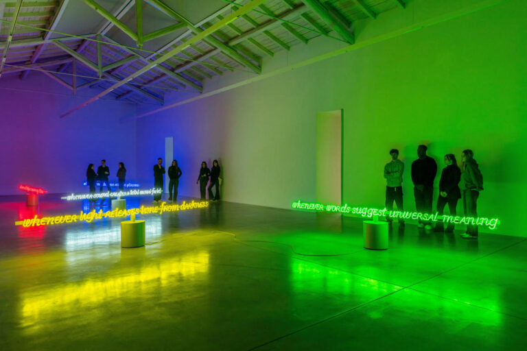 Maurizio Nannucci, Whenever art displaces common expectations, 2025. _Neon in vetro Murano di colore rosso, struttura in metallo, meccanismo rotante